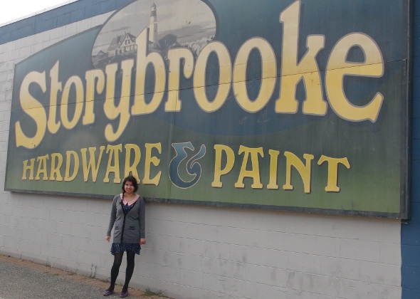 Hannia discovering the Town of Storybrooke for the first time.