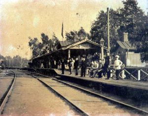 People waiting for a train at the Lanskaya Railway Station in the 1900s.