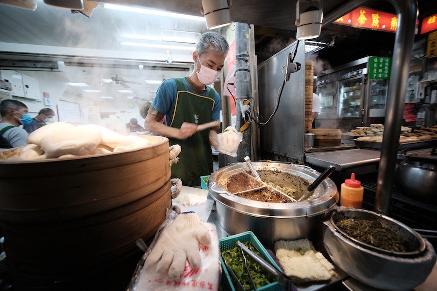 Taiwanese street food photographed by Robson Hatsukami Morgan.