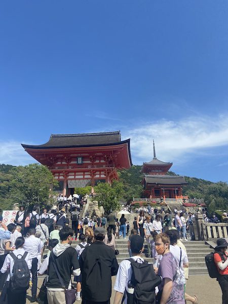 Crowds in front of Kiyomizu-dera Temple in Kyoto