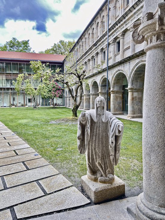 Statue of a Benedictine monk in the courtyard of Parador San Estevo.