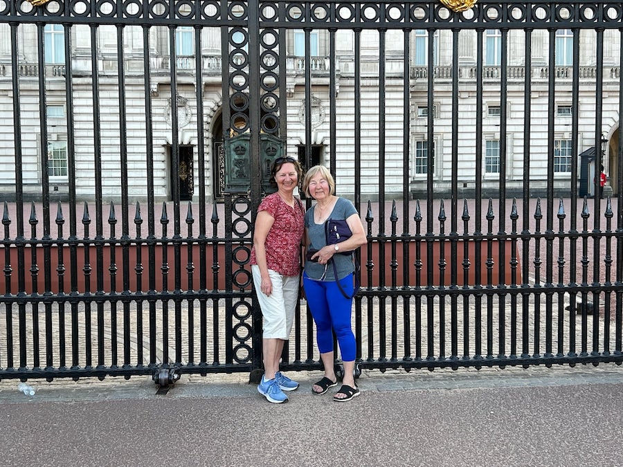 Anne and Vera at the gates to Buckingham Palace