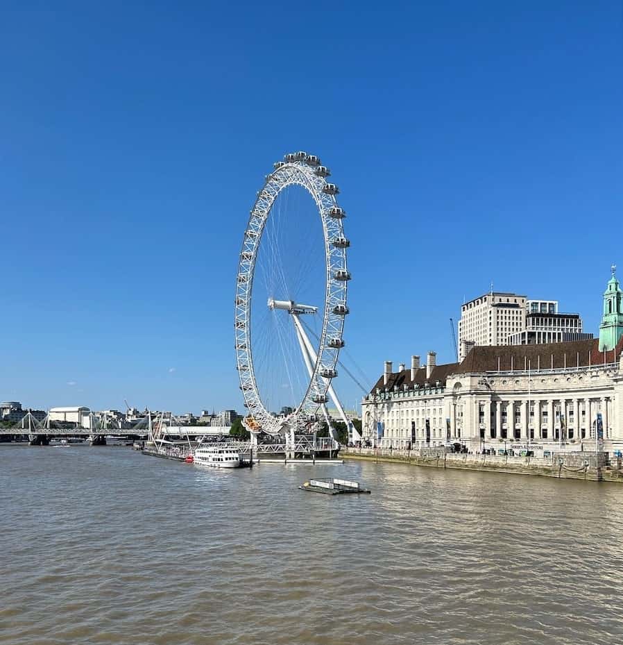 The giant ferris wheel, London Eye.