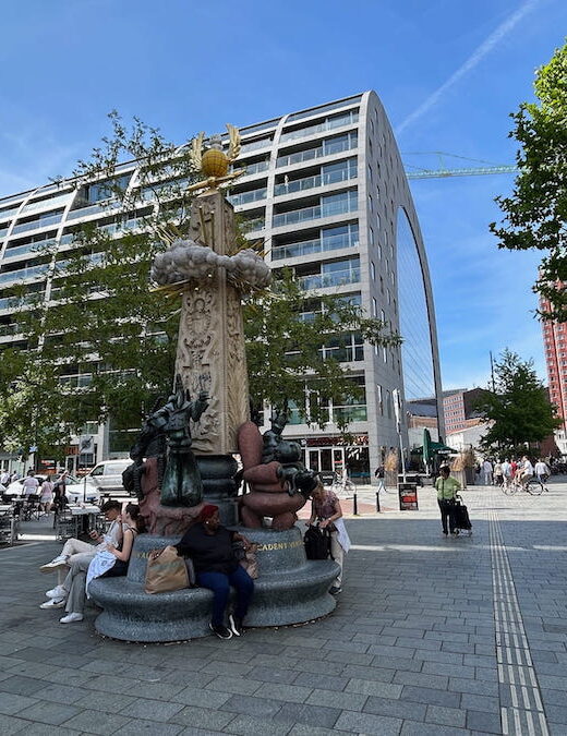 A monument to Marten Toonder, the perfect place for a rest on our 1-day in Rotterdam.