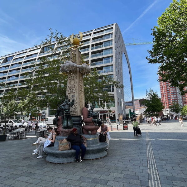 A monument to Marten Toonder, the perfect place for a rest on our 1-day in Rotterdam.