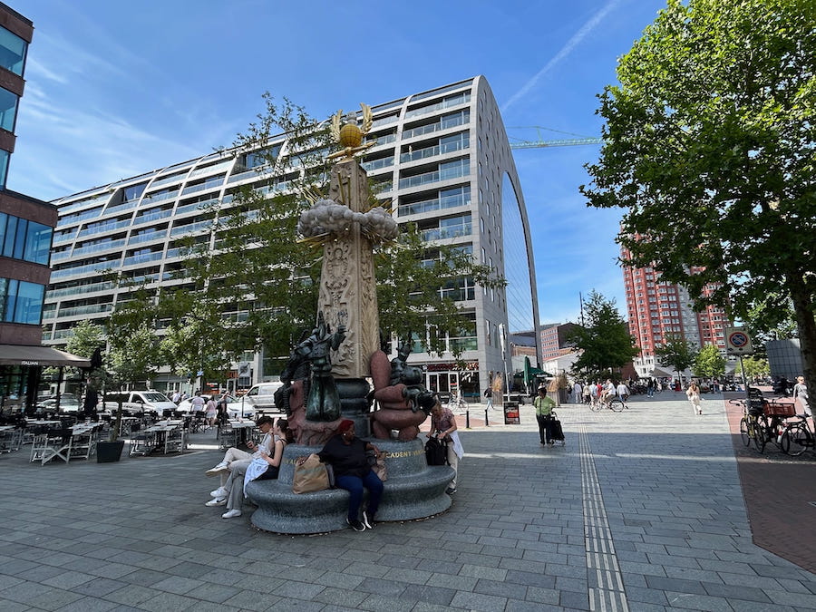 A monument to Marten Toonder, the perfect place for a rest on our 1-day in Rotterdam.