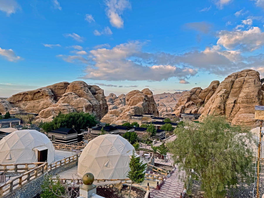 Set among dome shaped rocks, our accommodation in the dome tents at Seven Wonders Luxury Camp was indeed luxurious.